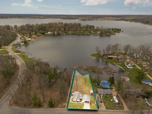 $425,000 | 20041 East Chippewa Drive, Evart, MI 49631