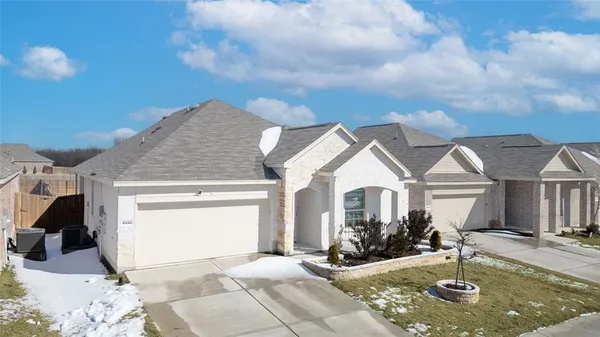 $2,400 | 6932 Falconer Way, Fort Worth, TX 76179