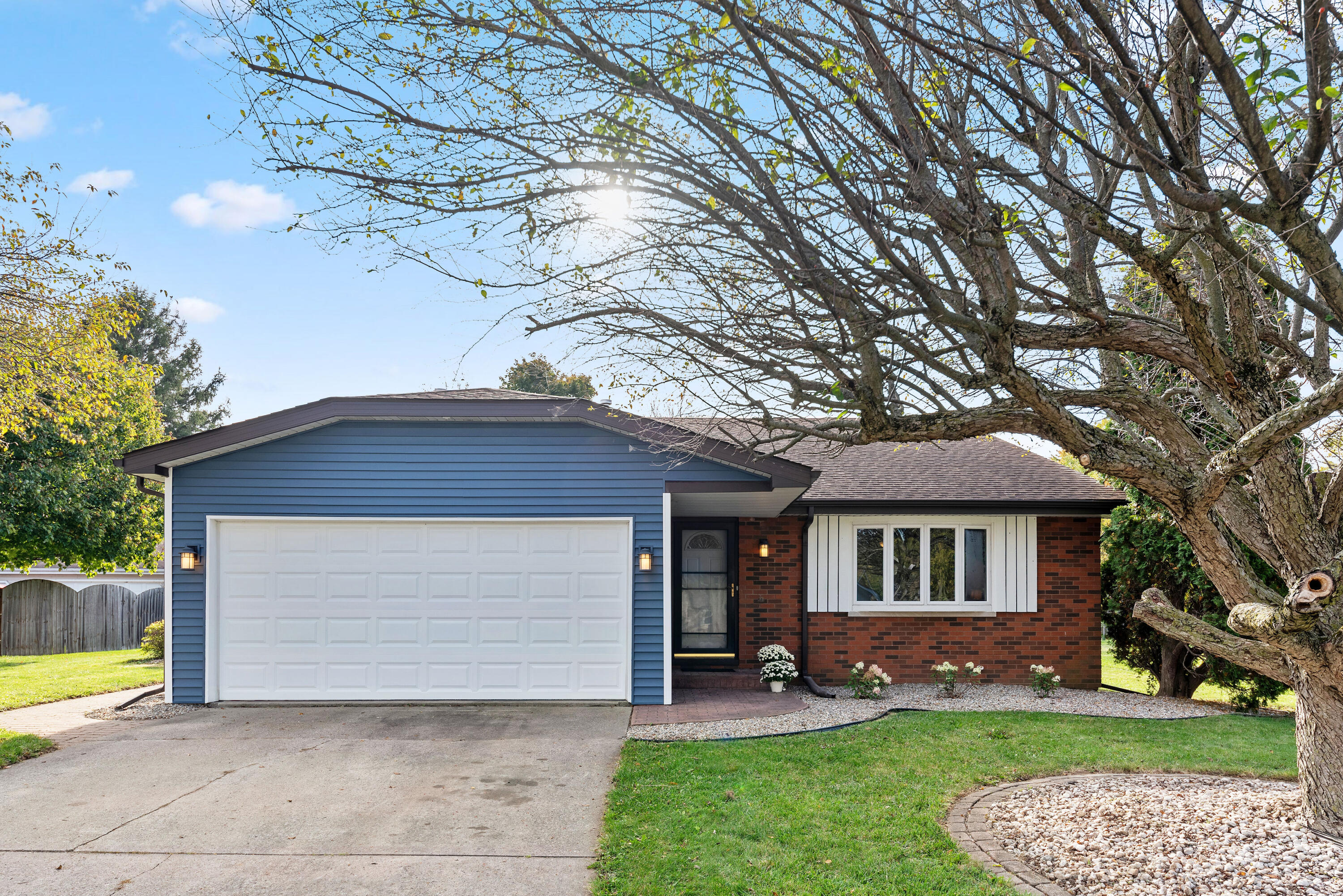 9851 Arthur Place Crown Point, IN 46307 - Photo 1 of 25 3000x2002