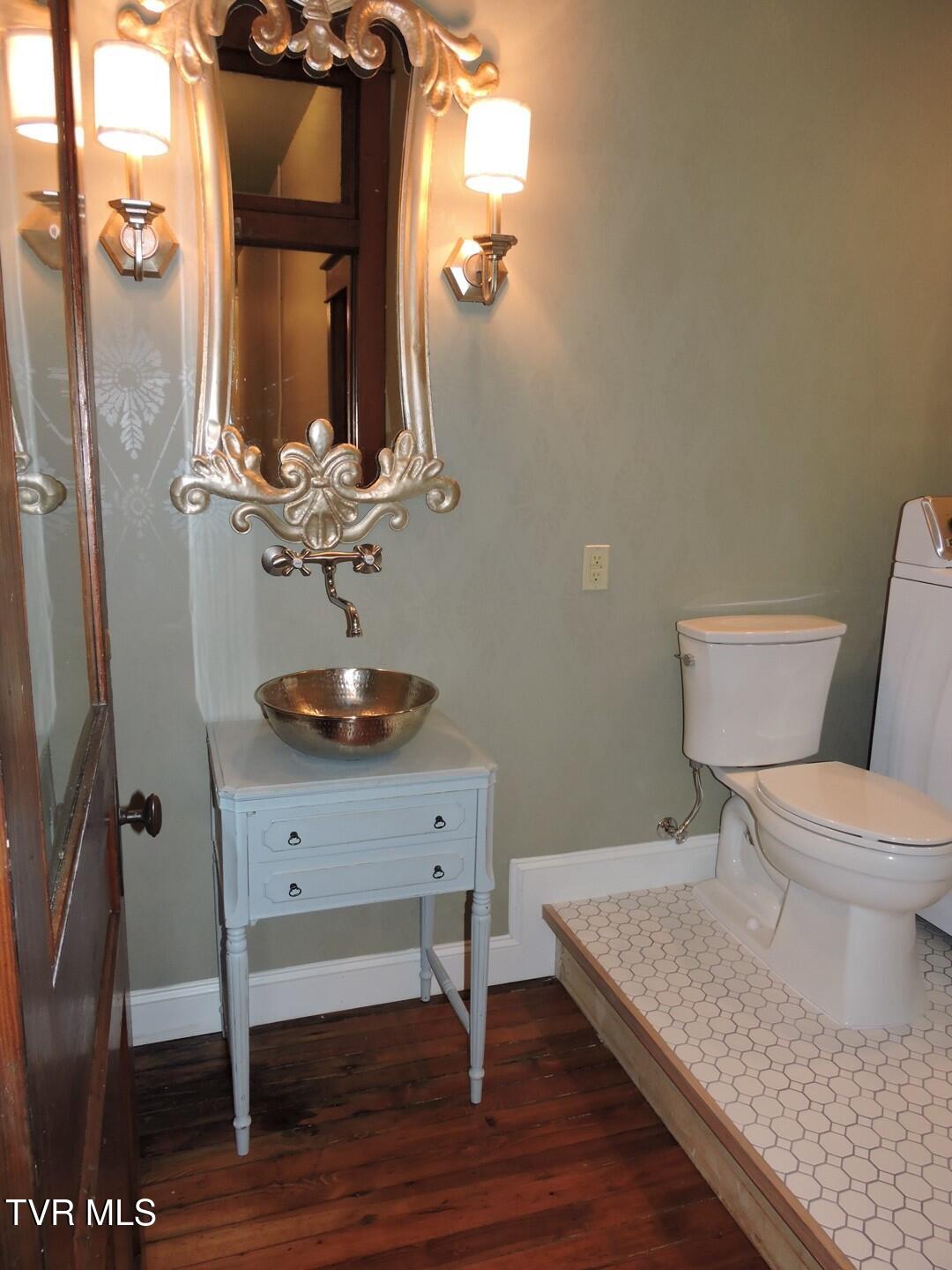 206 Gay Street Erwin, TN 37650 - Photo 16 of 26 upstairspowder,laundryroom
