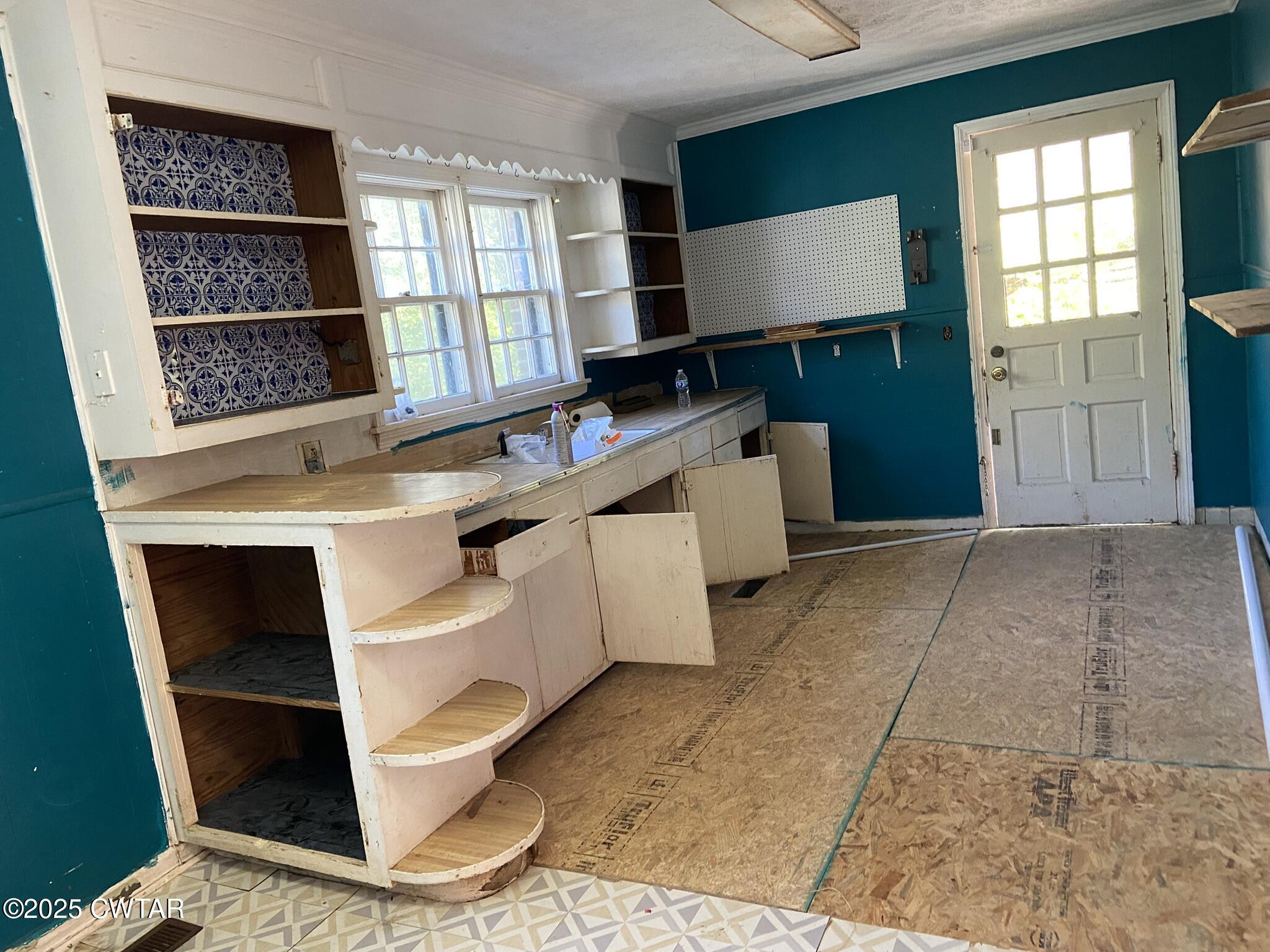 237 East 3rd Street Henderson, TN 38340 - Photo 2 of 9 a room with cabinets and window