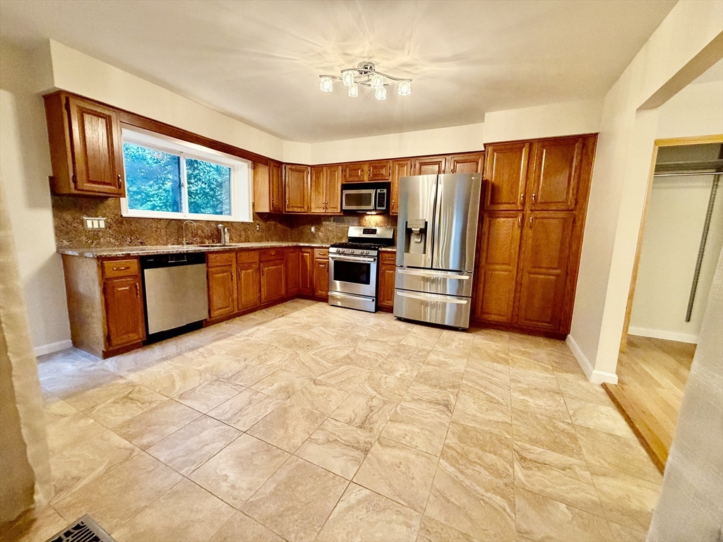 22 Celestial Way, Unit 22 Salem, MA 01970 - Photo 3 of 39