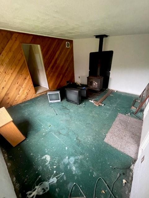 1050 Butler Road Springdale, PA 15144 - Photo 5 of 8 a view of backyard with tub