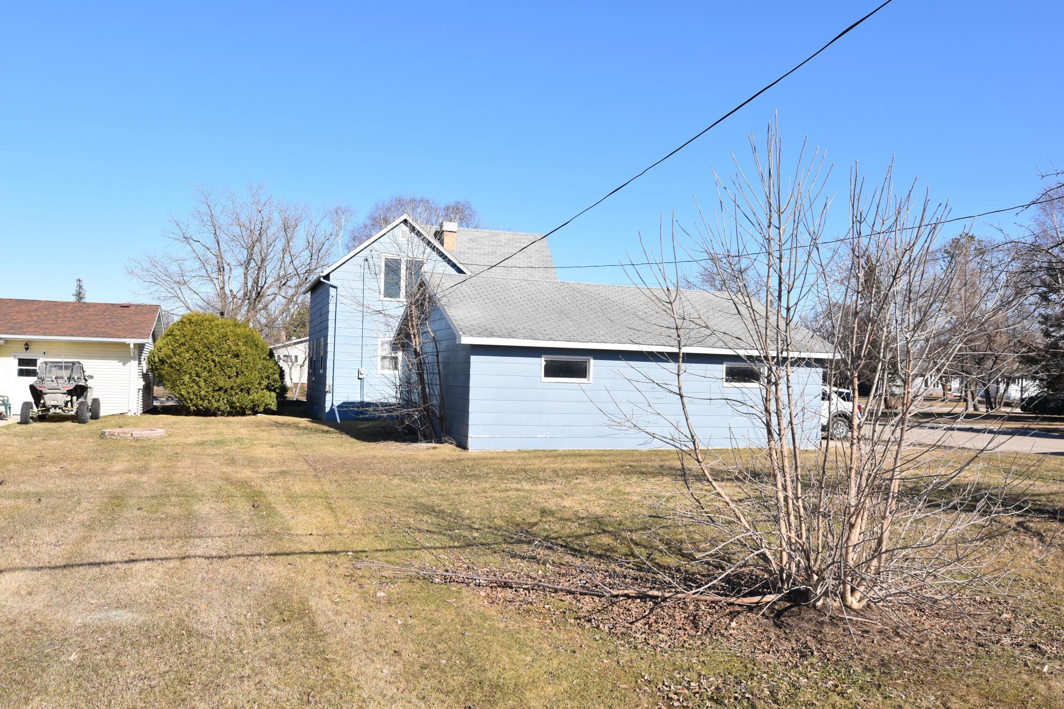 321 1st Avenue Southwest Baudette, MN 56623 - Photo 4 of 17
