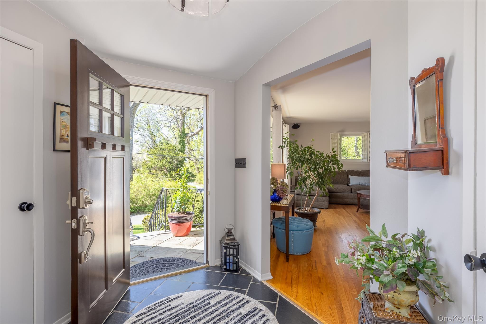 4 Knoll Top Road Stony Brook, NY 11790 - Photo 4 of 40