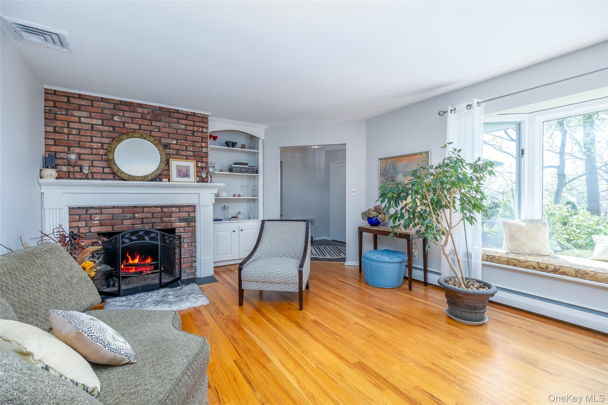 4 Knoll Top Road Stony Brook, NY 11790 - Photo 6 of 40 Living room with gas firelplace