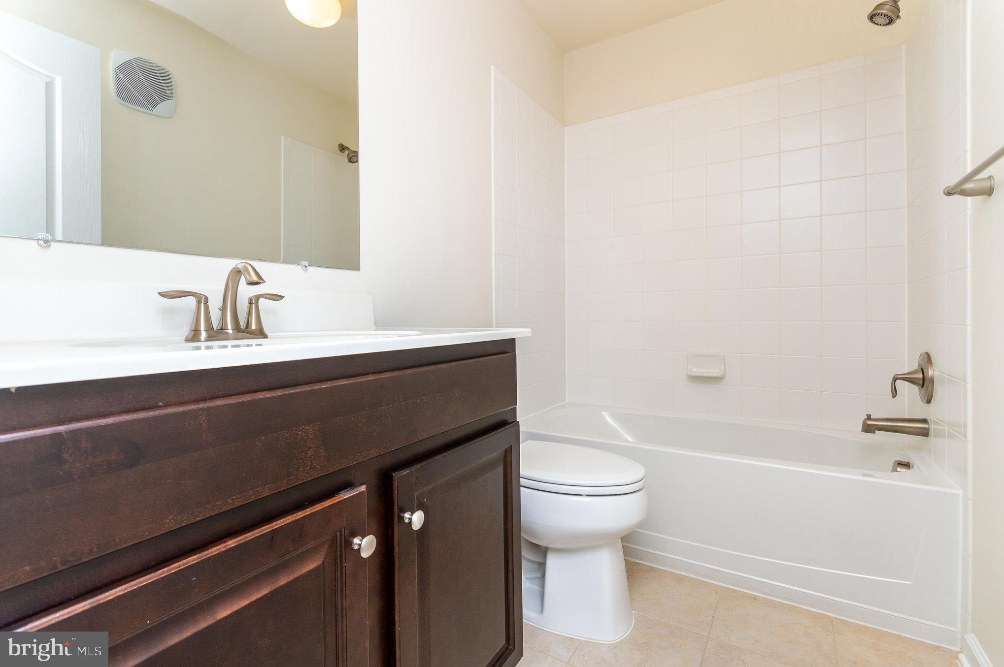 4722 Dane Ridge Circle Woodbridge, VA 22193 - Photo 15 of 28 a bathroom with a sink a toilet and a bathtub