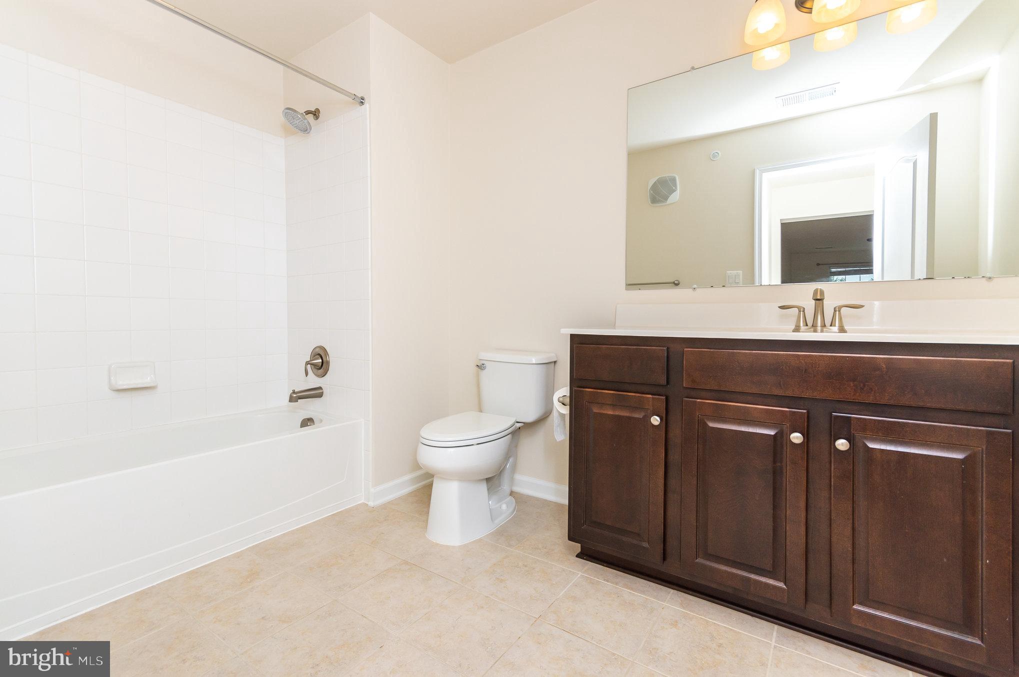 4722 Dane Ridge Circle Woodbridge, VA 22193 - Photo 18 of 28 a spacious bathroom with a bathtub sink mirror and toilet