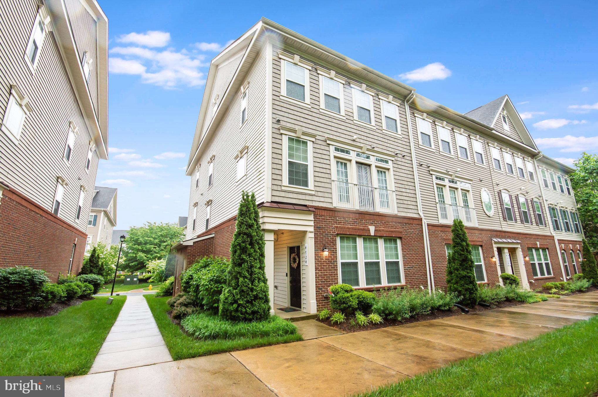 4722 Dane Ridge Circle Woodbridge, VA 22193 - Photo 2 of 28 a front view of a building