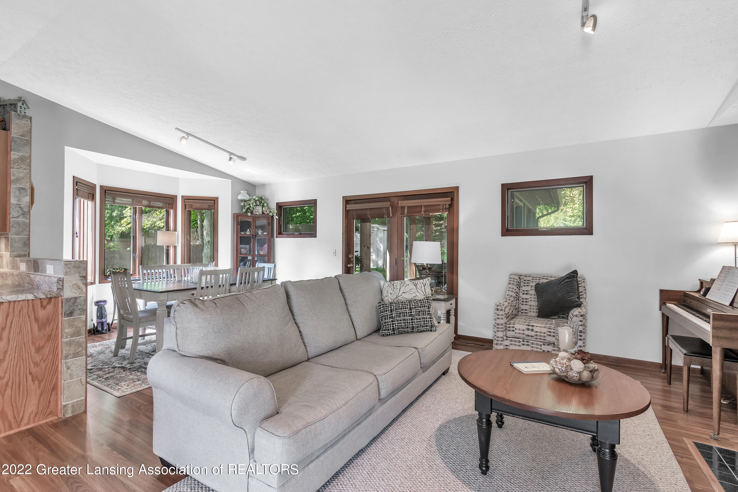 230 Williamsburg Road Lansing, MI 48917 - Photo 10 of 37 10-230-Williamsburg-Road-WindowStill-Rea