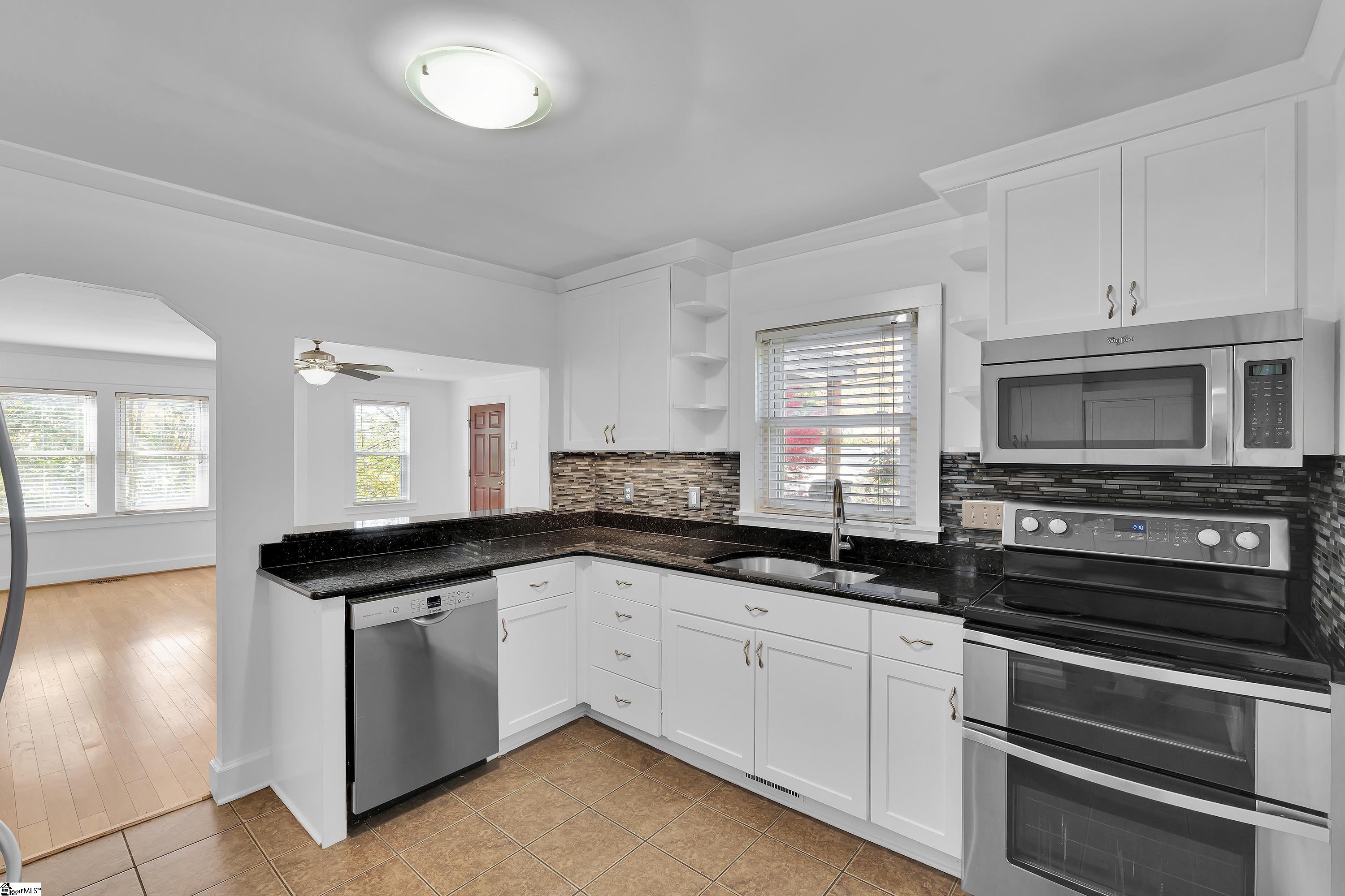317 Briarcliff Drive Greenville, SC 29607 - Photo 11 of 36