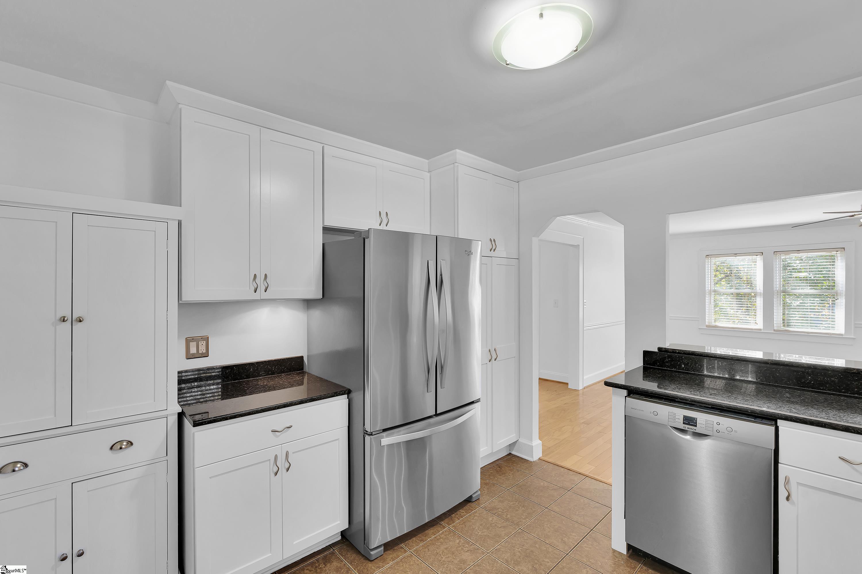 317 Briarcliff Drive Greenville, SC 29607 - Photo 12 of 36
