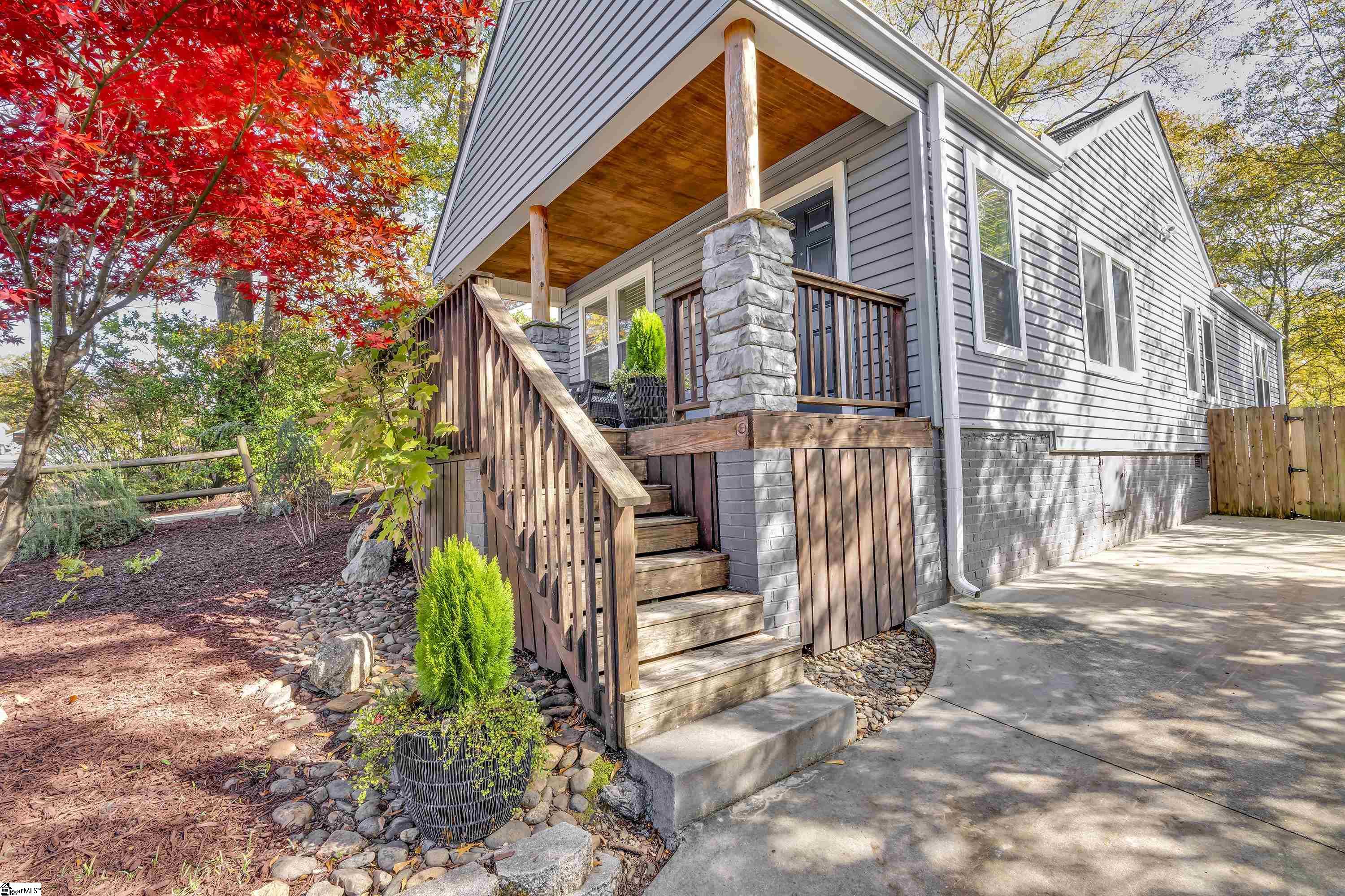 317 Briarcliff Drive Greenville, SC 29607 - Photo 2 of 36