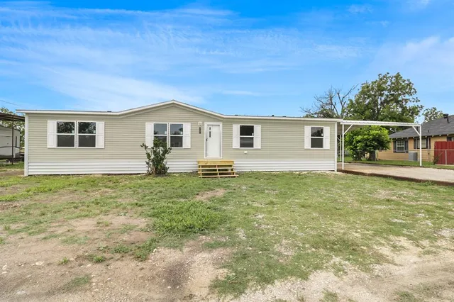 $184,000 | 707 West 8th Street, Coleman, TX 76834