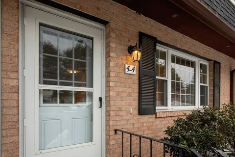 $389,000 | 4 Treetop Lane, Unit 4, Kingston, MA 02364