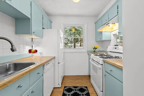 $389,000 | 4 Treetop Lane, Unit 4, Kingston, MA 02364