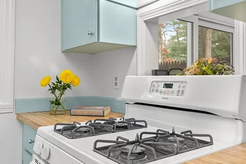 $389,000 | 4 Treetop Lane, Unit 4, Kingston, MA 02364