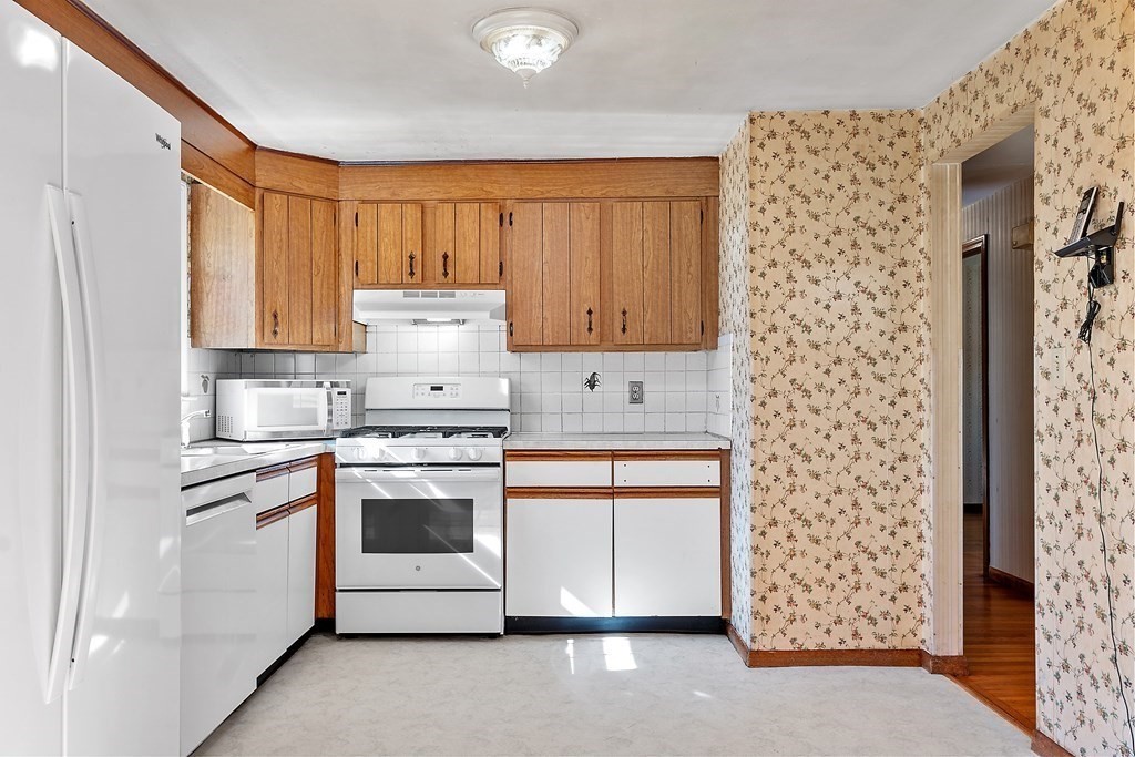 50 Roper Lane Tewksbury, MA 01876 - Photo 11 of 41 Gallery Image 11