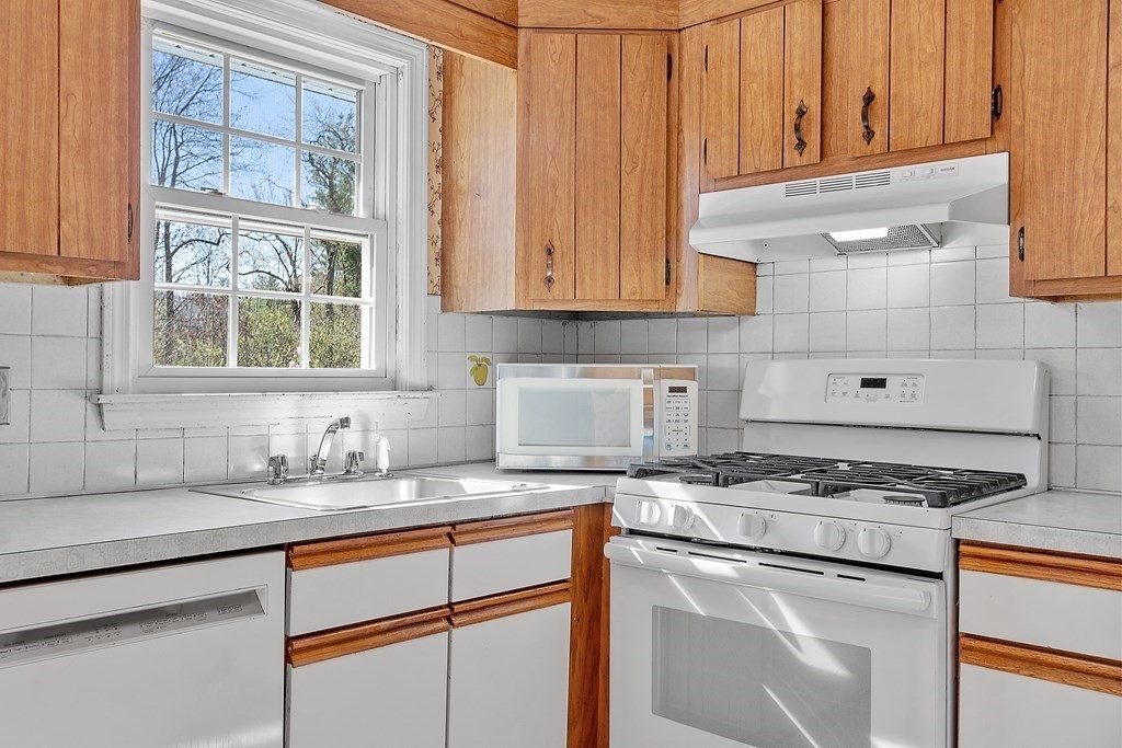 50 Roper Lane Tewksbury, MA 01876 - Photo 12 of 41 Gallery Image 12