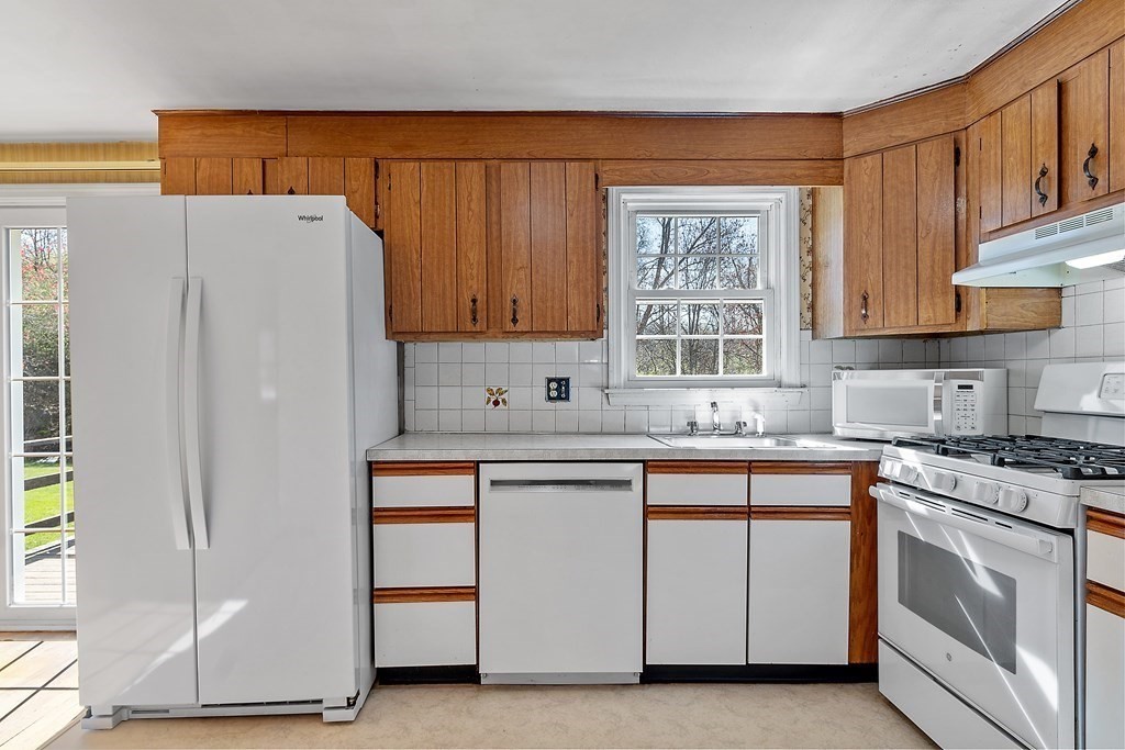 50 Roper Lane Tewksbury, MA 01876 - Photo 13 of 41 Gallery Image 13