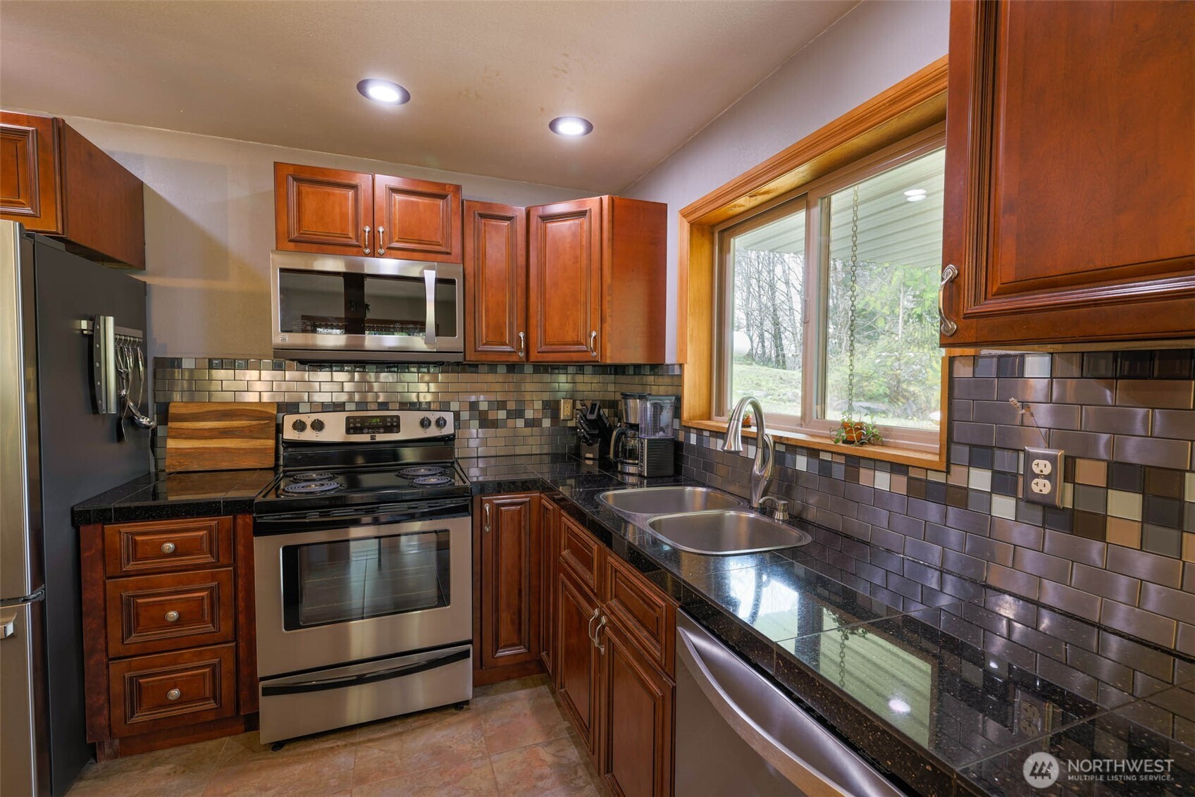 27 Olson Road Quinault, WA 98575 - Photo 12 of 40