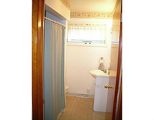 127 Wray Plan Road Kittanning, PA 16201 - Photo 9 of 14 Full Bath.