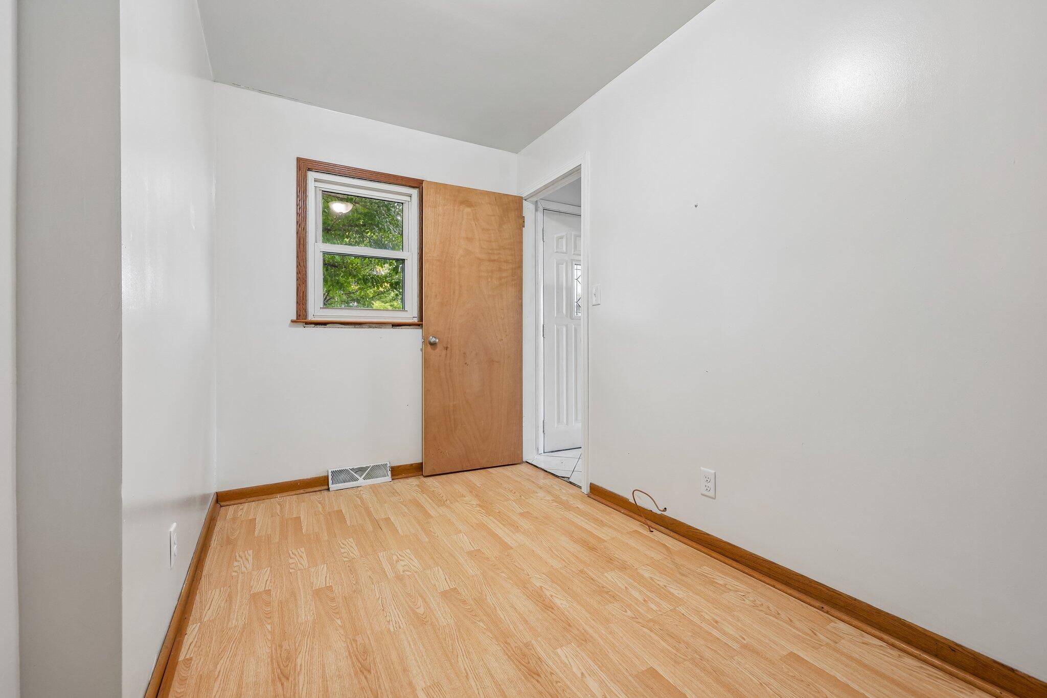 2100 Illinois Street Racine, WI 53405 - Photo 18 of 32 24-web-or-mls-Illinois St-S1909-024
