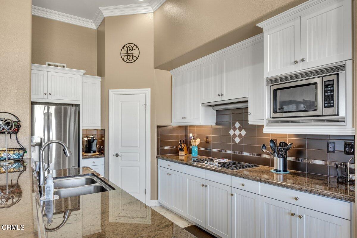 1561 Windshore Way Oxnard, CA 93035 - Photo 10 of 33 010_1565-windshore-way-oxnard-ca-usa-004