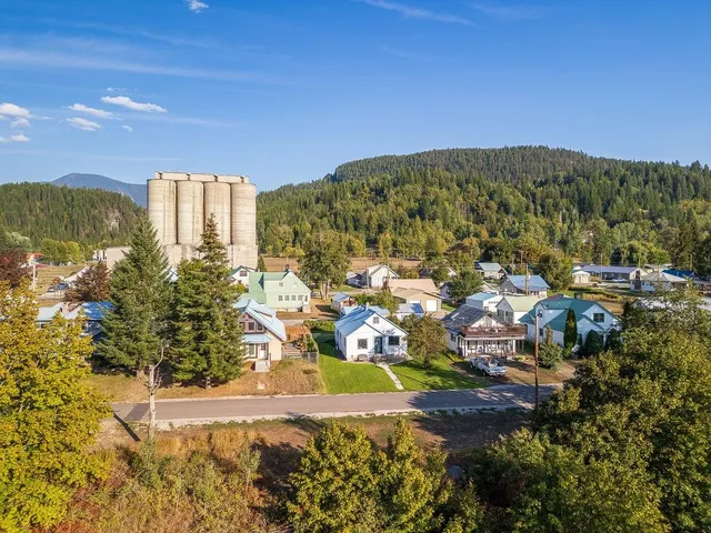 $245,000 | 409 Pend Oreille Boulevard, Metaline Falls, WA 99153