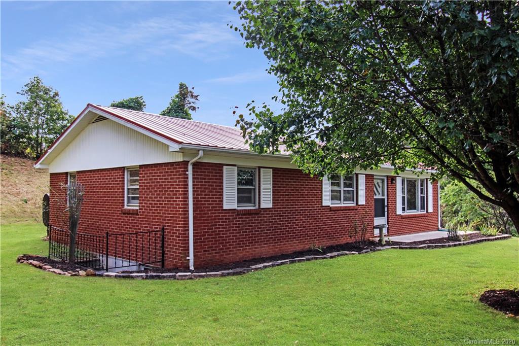 2831 Hankins Road Marion, NC 28752 - Photo 2 of 18 Gallery Image 2