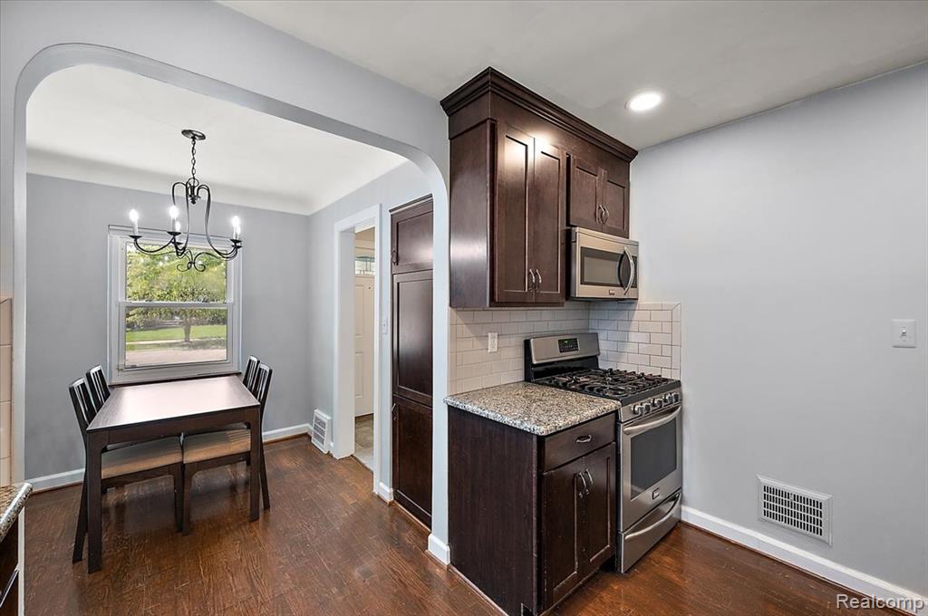 1450 Hampton Road Grosse Pointe Woods, MI 48236 - Photo 17 of 53