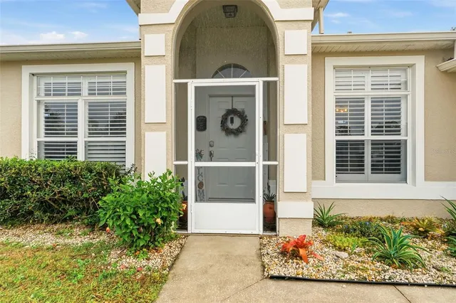 a picture of a wall with a white wall