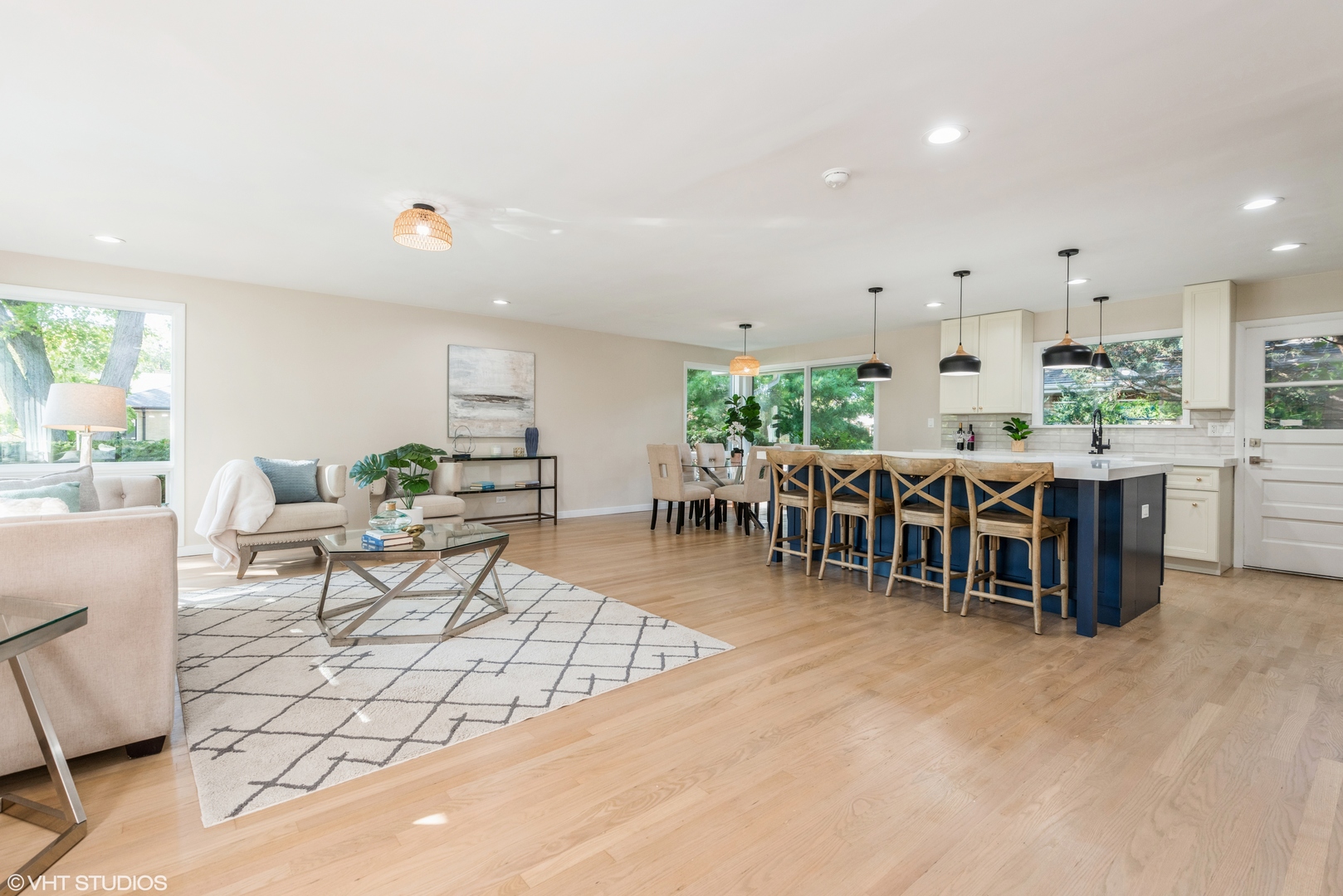 725 Locust Road Wilmette, IL 60091 - Photo 5 of 20 a room with lots of table and chairs