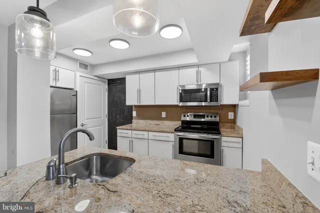 $2,300 | 420 16th Street Southeast, Unit A, Washington, DC 20003