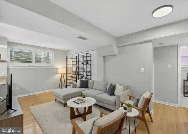 $2,300 | 420 16th Street Southeast, Unit A, Washington, DC 20003