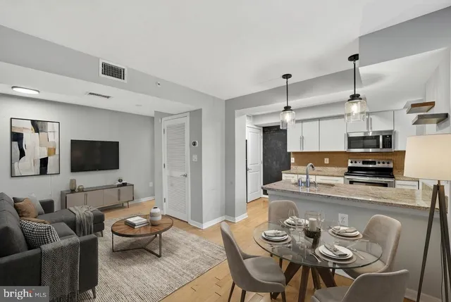 $2,300 | 420 16th Street Southeast, Unit A, Washington, DC 20003