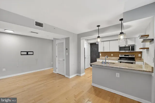 $2,300 | 420 16th Street Southeast, Unit A, Washington, DC 20003