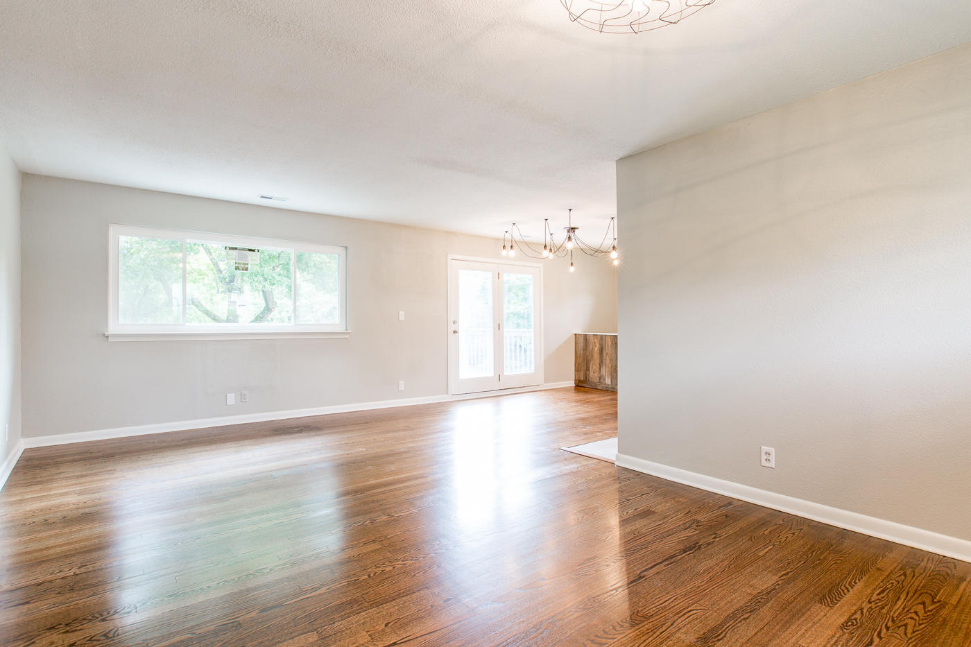 500 Gillespie Road Chattanooga, TN 37411 - Photo 8 of 26 Living Room