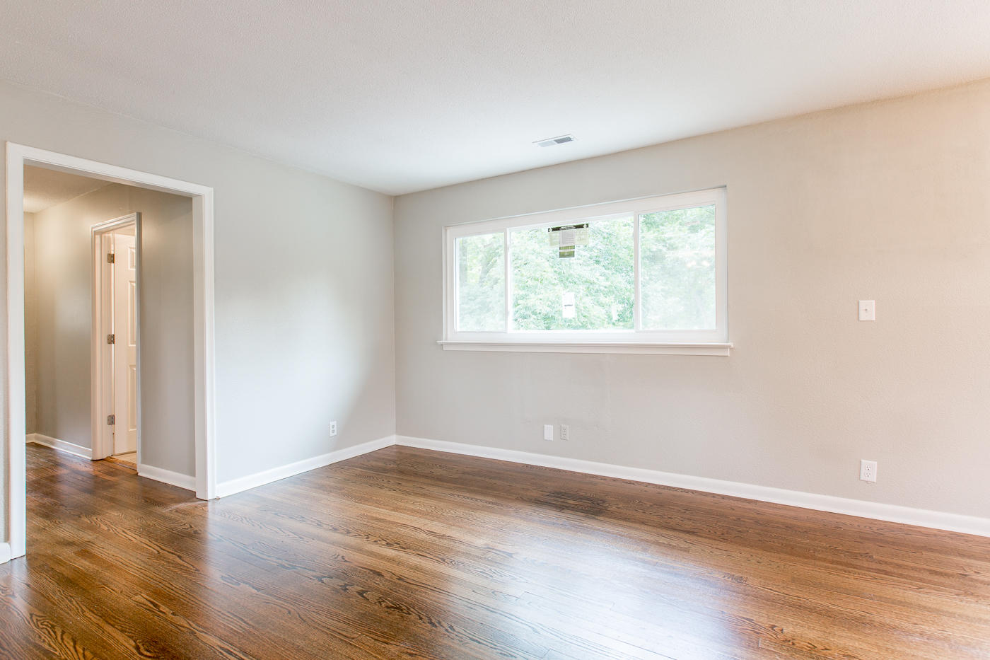 500 Gillespie Road Chattanooga, TN 37411 - Photo 9 of 26 Living Room