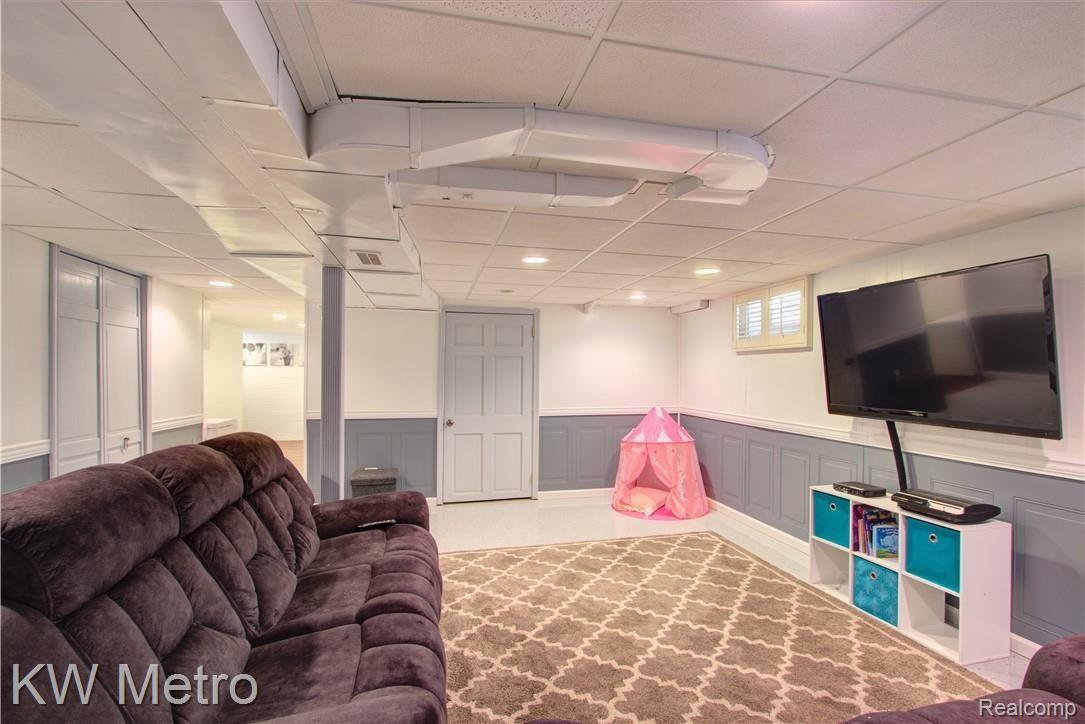 1800 Hampton Road Grosse Pointe, MI 48236 - Photo 30 of 35 1800 Hampton 32.jpg