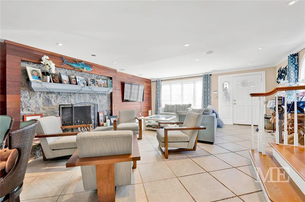 25 West 10th Road Queens, NY 11693 - Photo 2 of 30 Gallery Image 2