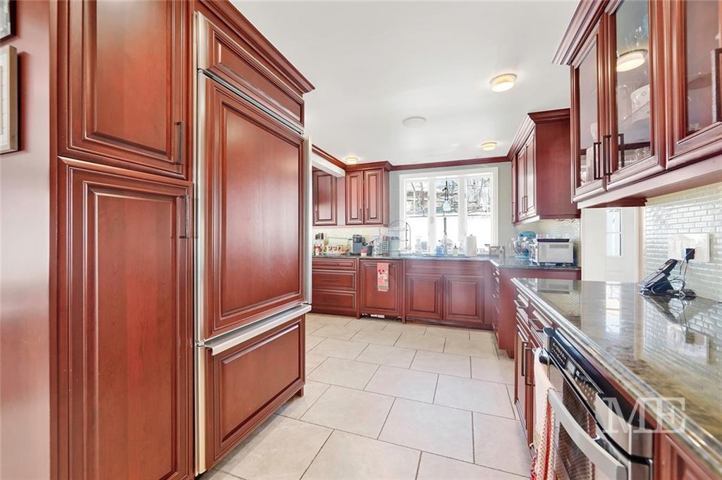 25 West 10th Road Queens, NY 11693 - Photo 11 of 30 Gallery Image 11