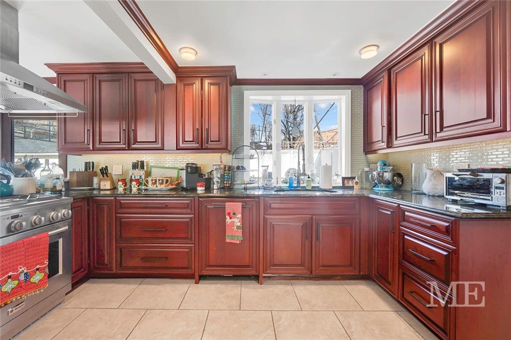 25 West 10th Road Queens, NY 11693 - Photo 12 of 30 Gallery Image 12