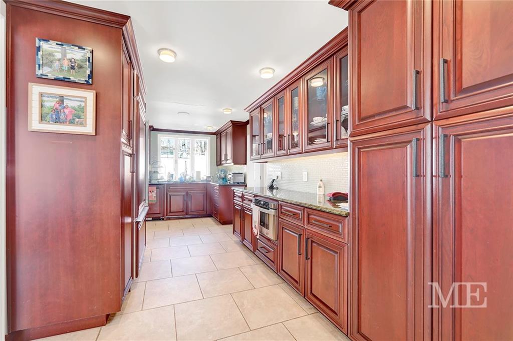 25 West 10th Road Queens, NY 11693 - Photo 10 of 30 Gallery Image 10
