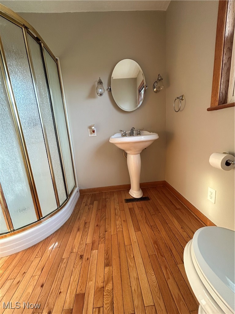 223 Stone Road Belpre, OH 45714 - Photo 17 of 30 First floor full bathroom