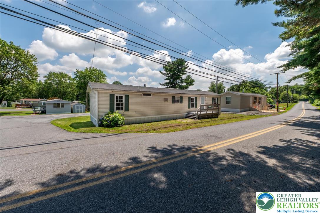 4403 Wolfs Crossing Road Orefield, PA 18069 - Photo 3 of 16 Gallery Image 3