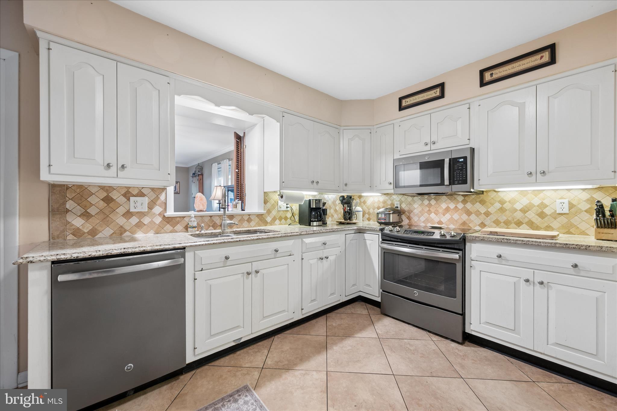 17223 Clover Leaf Road Hagerstown, MD 21740 - Photo 13 of 59 Kitchen