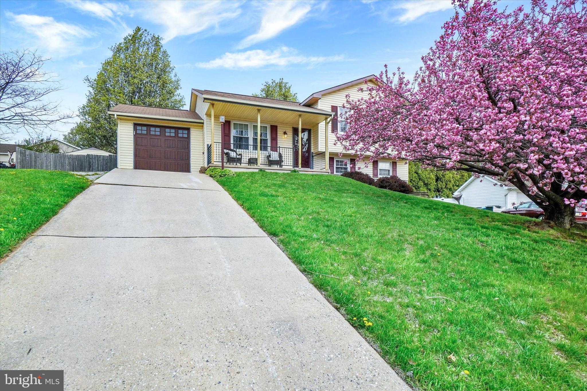103 Overview Circle East Red Lion, PA 17356 - Photo 2 of 31