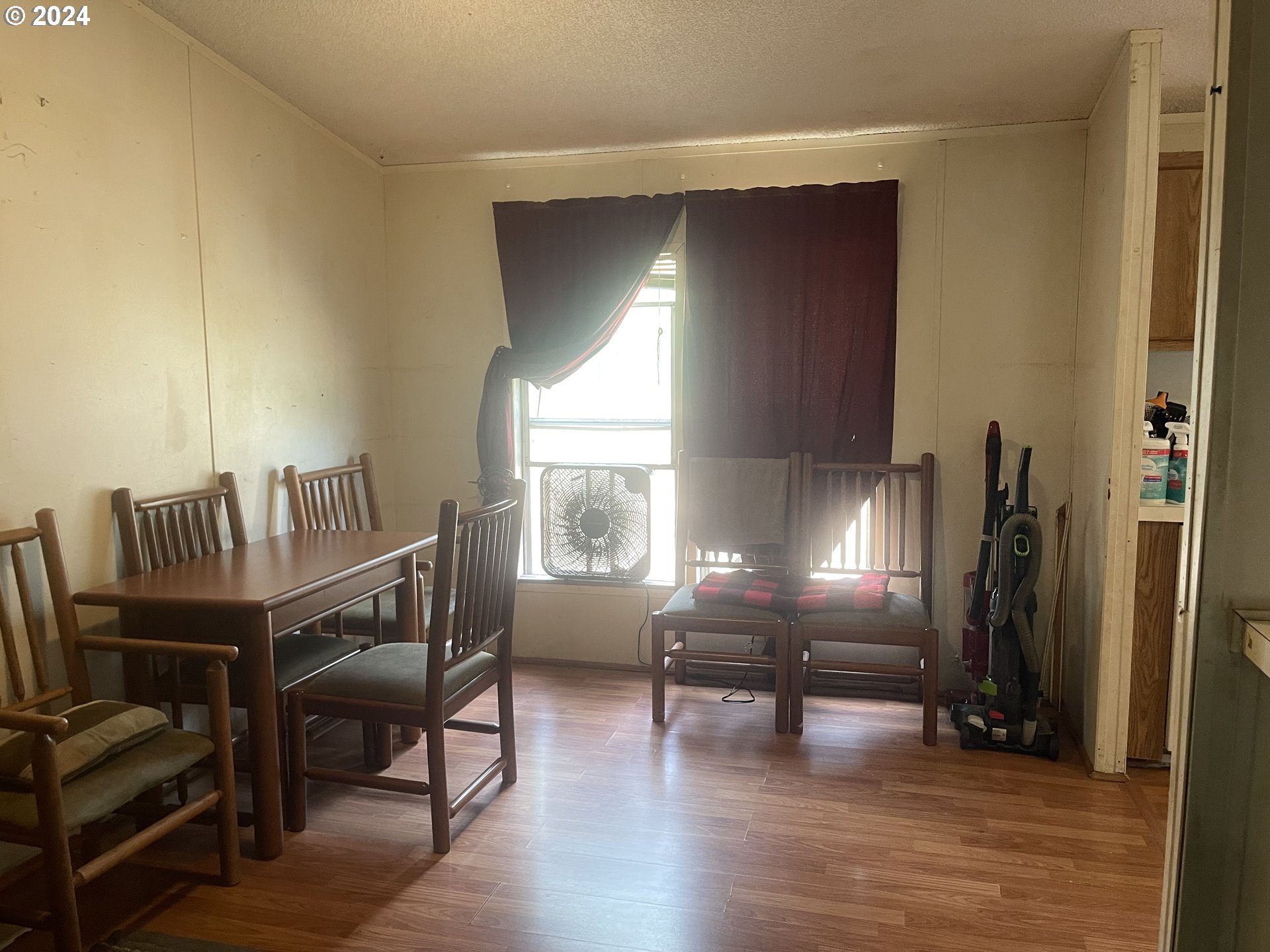 8295 King Road Grand Ronde, OR 97347 - Photo 18 of 32 a living room with furniture and a wooden floor