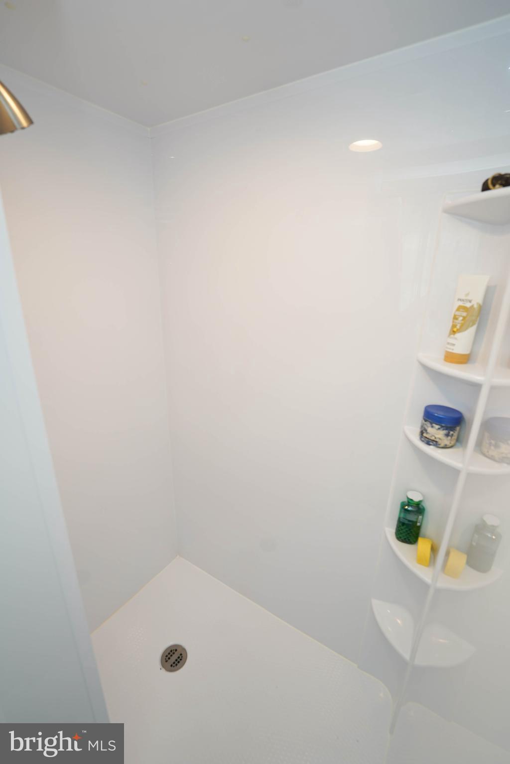 5627 Galestown Reliance Road Rhodesdale, MD 21659 - Photo 28 of 48 a bathroom with a bathtub